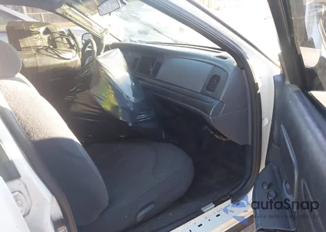 2000 Ford Crown Victoria Police Interceptor из США, поврежденный, VIN 2FAFP71W8YX199013